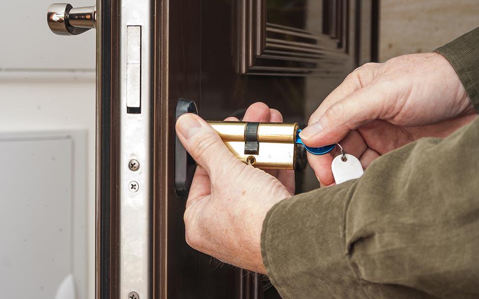 comment ouvrir une porte blindée fermée à clef Combs-la-Ville